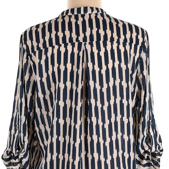 ๐จ 50% OFF BUNDLES! ๐จ NWT Lush Warren Split Neck Blouse - Picture 7 of 8